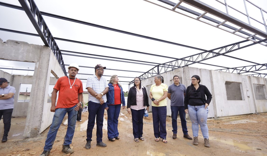 Prefeita Luísa Júlia acompanha andamento de obras da extensão da Uneal e da primeira Creche Cria de Palmeira dos Índios