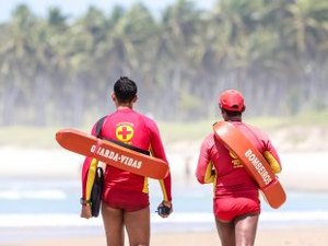 Suposto desaparecimento no mar mobiliza bombeiros em Maceió, mas homem estava apenas pescando