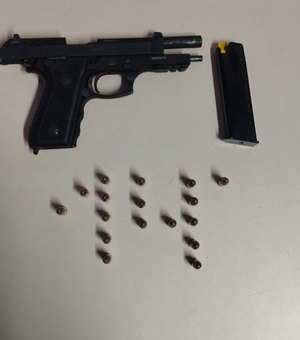 Homem é flagrado com pistola escondida dentro do carro em Flexeiras