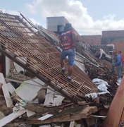 [Vídeo] Casa desaba e moradora fica presa sob os escombros no bairro Brasiliana, em Arapiraca