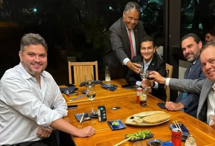 Jantar com pré-candidatos à sucessão de Arthur Lira na câmara acende sinal de alerta para alagoano