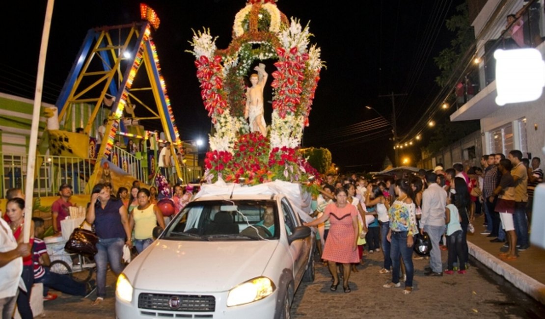 Procissão encerra festa de São Sebastião em Limoeiro de Anadia