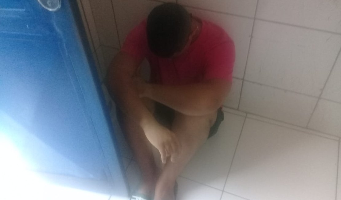 Jovem de 18 anos é detido pela população após cometer assalto