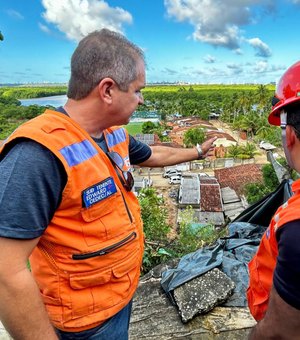 Defesa Civil de Maceió vistoria residências em Coqueiro Seco, após fortes chuvas