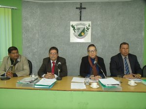 Iluminação, pavimentação de ruas e construção de UBS são temas debatidos na Casa Legislativa arapiraquense