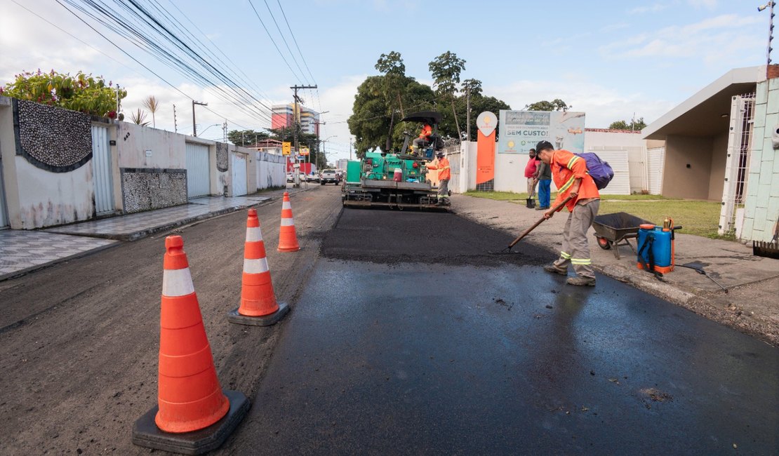 Rua da Gruta de Lourdes é requalificada com serviços de pavimentação