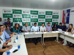 Membros do Conagreste se reúnem para discutir o fim dos lixões