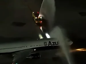 Entenda o “batismo” em avião da Seleção Brasileira antes da Copa