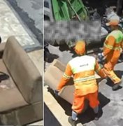 Mulher deixa sofá secando na porta e ele acaba levado por caminhão de lixo em Maceió