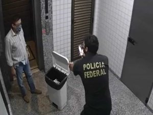 Vídeo mostra fuga de conselheiro por escadarias até flagrante da PF