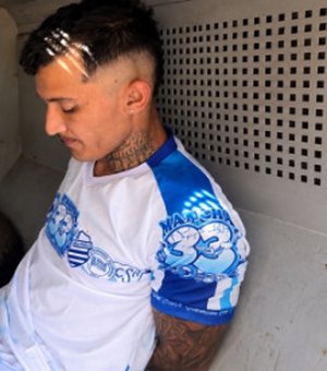 Homem com 13 passagens por roubo é preso enquanto cortava o cabelo em Rio Largo