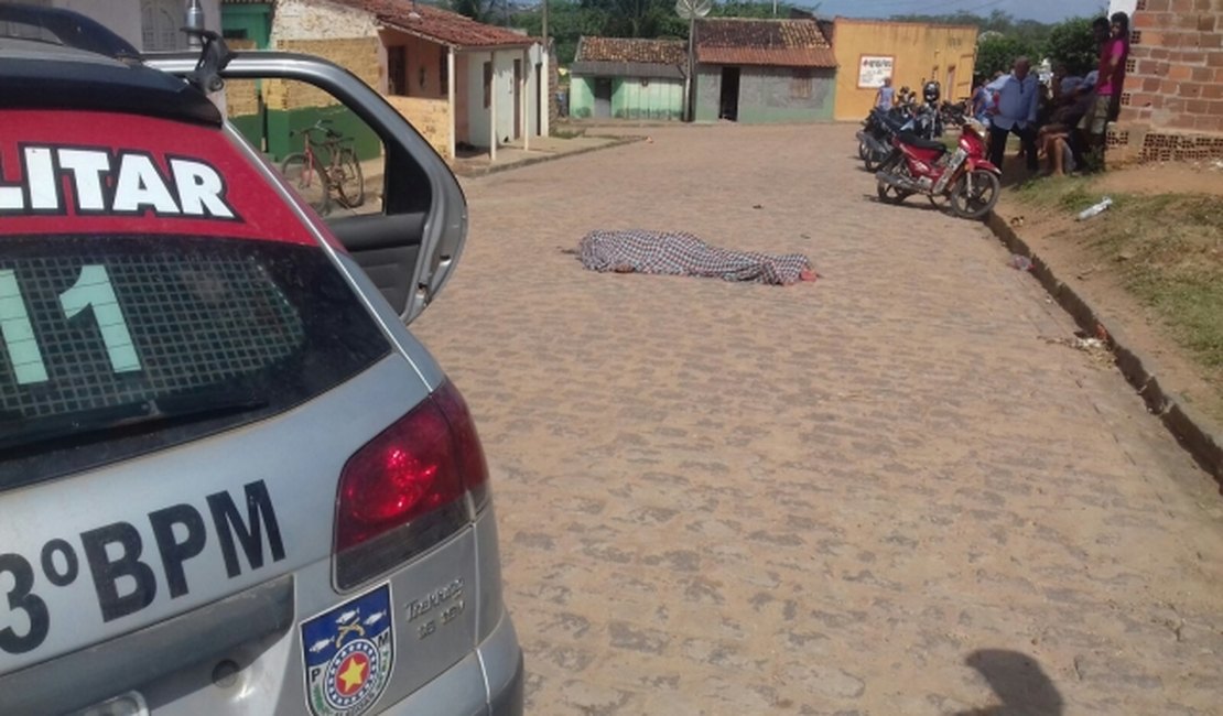 [Vídeo] Ex-detento é assassinado na Vila São Francisco, em Arapiraca