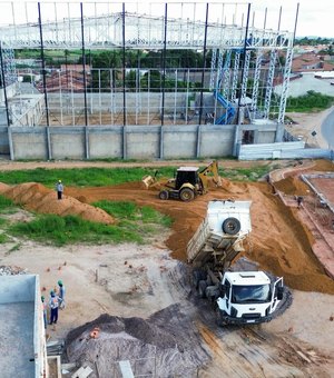 Com ajuda de Daniel Barbosa, prefeito Luciano constrói complexo poliesportivo e centro de convívio social em Bananeiras