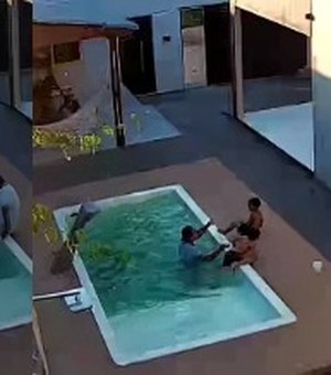 [Vídeo] Pai salva os dois filhos de afogamento na piscina de casa em Arapiraca