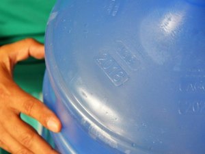 Vigilância Sanitária alerta para validade dos galões de água mineral