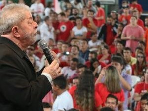 'Se precisar, serei candidato a presidente em 2018', diz Lula