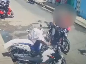 [Vídeo] Câmera flagra roubo de motocicleta em menos de 15 segundos, em Maceió