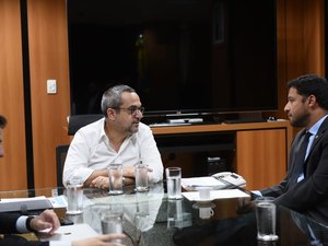 Em encontro com ministro, Rodrigo Cunha reforça compromisso com as creches