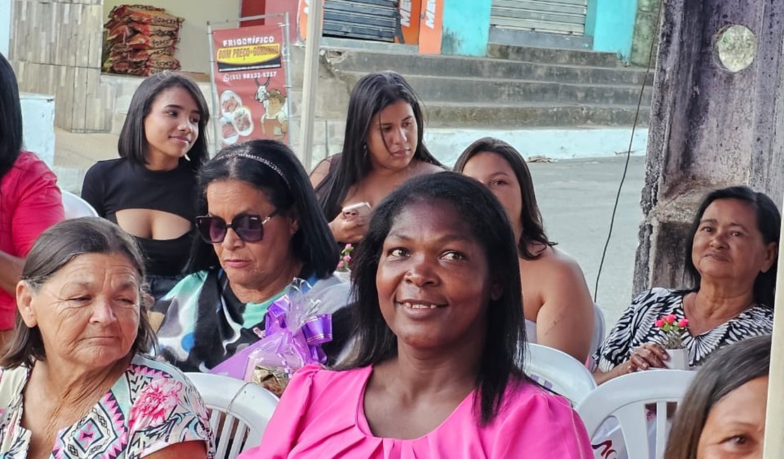 Mulheres participam da ação social Rosa Lilás no município de Campestre