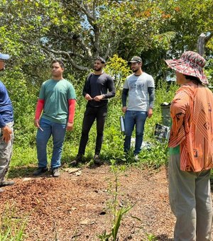 Estudantes de Agronomia participam de visita ao assentamento Flor do Bosque