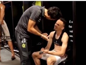 Pablo Marí fica revoltado com vídeo do Flamengo em que aparece nu no vestiário