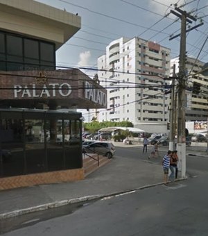 Mulher é baleada nas costas em tentativa de assalto na Ponta Verde