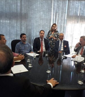 Em Brasília, prefeito de Craíbas pede contribuição para execução de obras