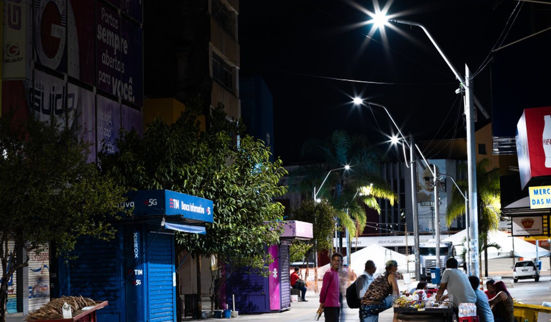 Prefeitura realiza reparos emergenciais em luminária no Centro de Maceió