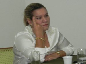 Ex-prefeita de São Cristóvão fala sobre vídeo com agressões em aeroporto