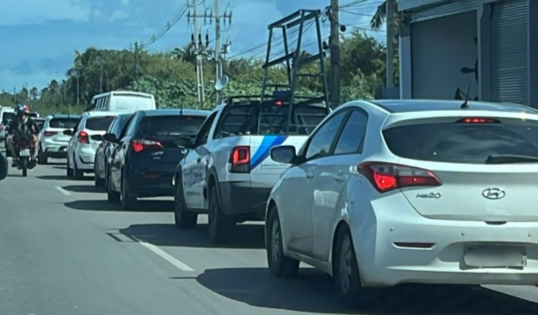 Congestionamento na AL-101 Sul complica saída de Maceió nesta sexta-feira