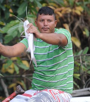Caixa começa a pagar auxílio emergencial a pescadores