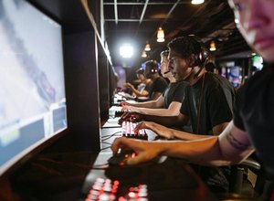 Primeiro-ministro da Arábia Saudita anuncia Copa do Mundo de eSports em Riad