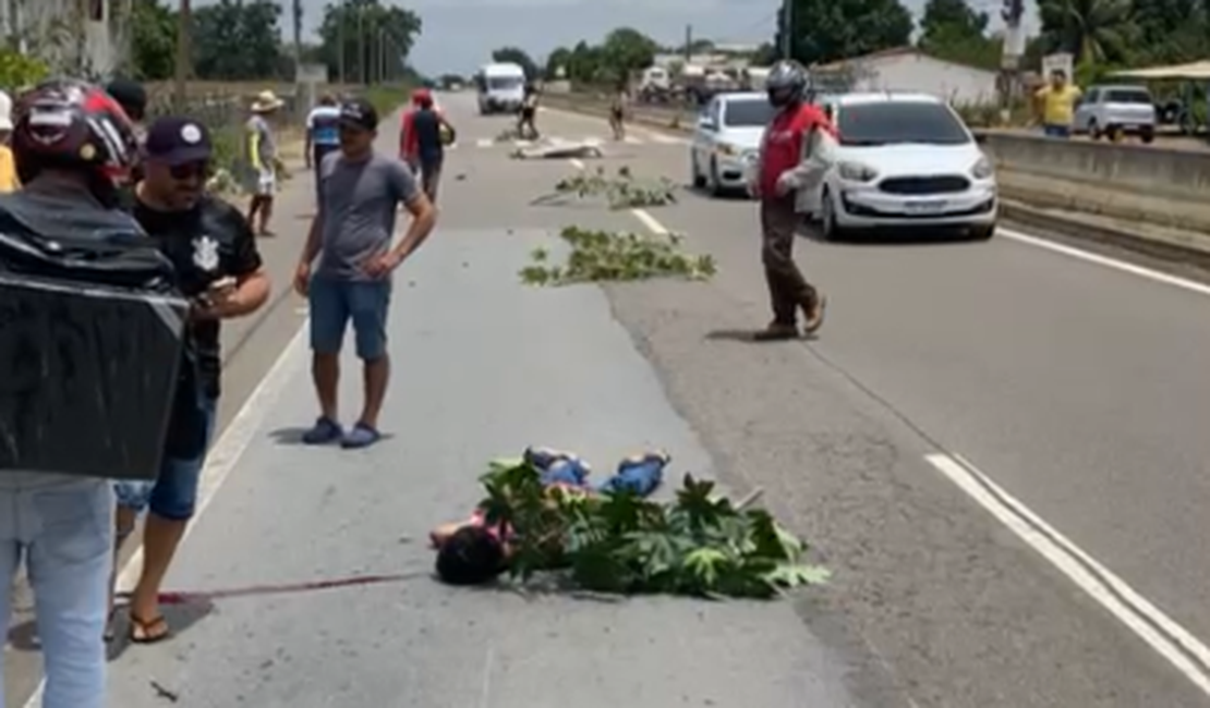 Motociclista colide contra cavalo na AL-220 em Arapiraca e morre no local