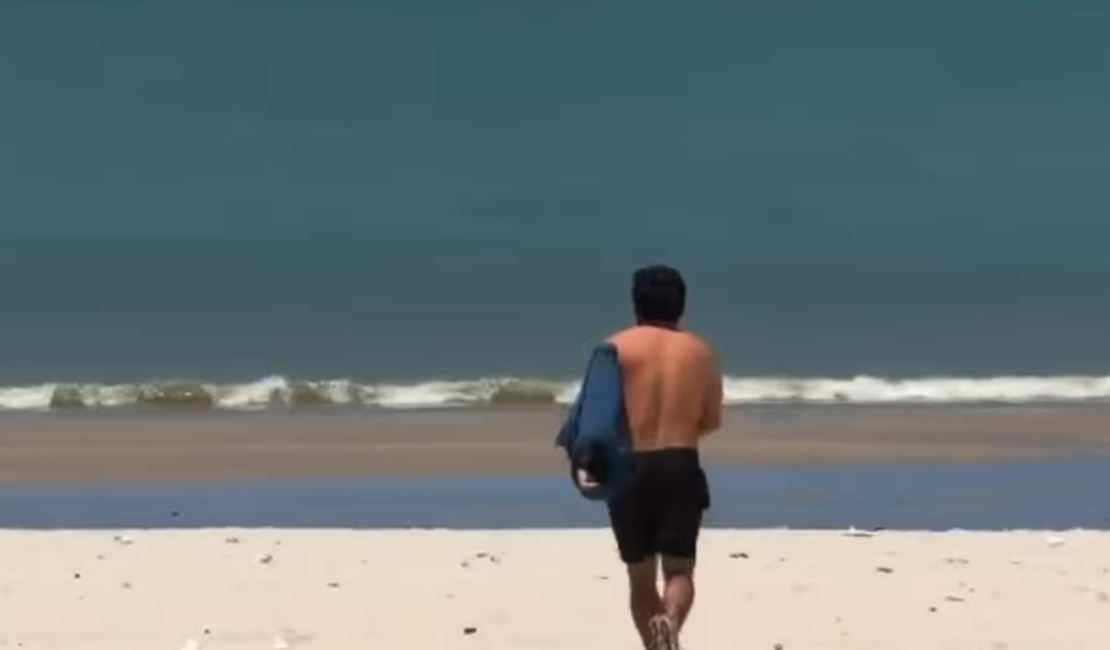 Casal percorre 3 mil quilômetros e recomeça a vida em Maceió; chegada ao mar viraliza