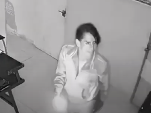 [Vídeo] Câmeras de monitoramento flagram mulher trans furtando televisão em loja de eletrônicos em Arapiraca