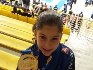 Alagoana de oito anos conquista ouro no Kids Internacional IBJJF
