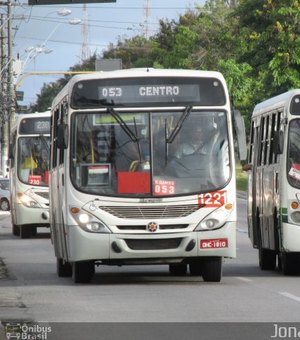 Rodoviários da Real Alagoas atrasam saída de ônibus da garagem nesta terça	