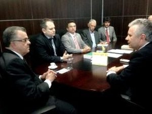 Instituições se reúnem para formalizar parceria no combate aos crimes eleitorais