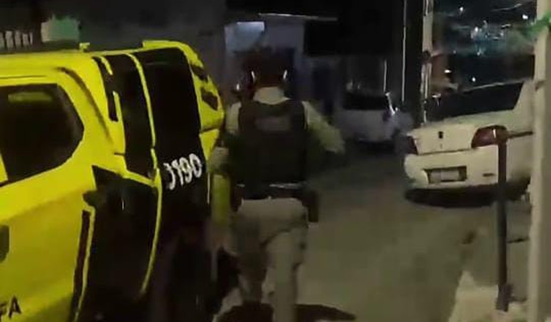 Mulher morre baleada durante abordagem policial em grota de Maceió