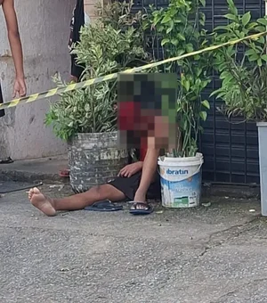 Adolescente de 15 anos é morto a tiros em frente a escola na parte alta de Maceió