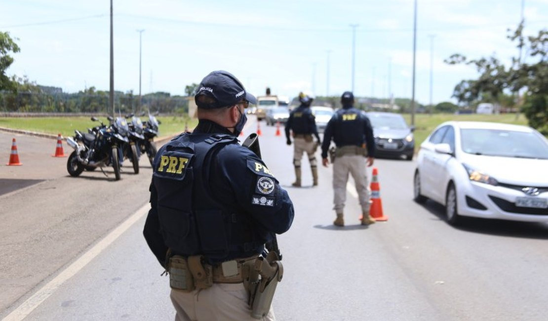 PRF autua nove motoristas por dirigirem alcoolizados durante feriadão