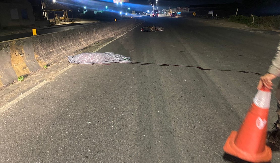 Motociclista morre após colidir contra poste no bairro Canafístula, em Arapiraca