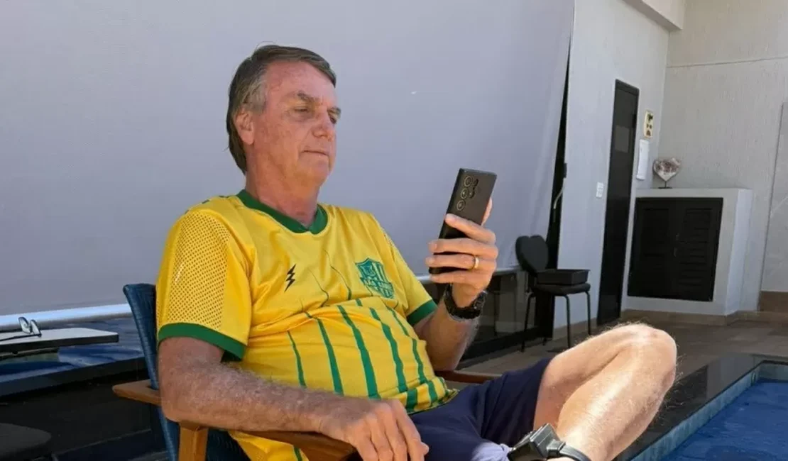 Moraes autoriza Bolsonaro a receber visita de filhos e outros familiares em prisão domiciliar