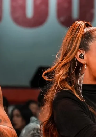 Lexa é coroada rainha de bateria da escola de samba Em Cima da Hora