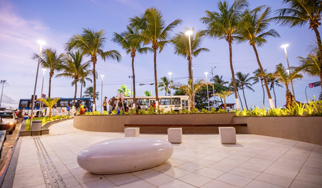 Praça Hélio Vasconcelos é entregue para a população totalmente revitalizada