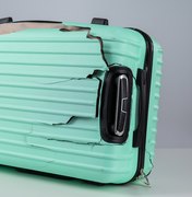 Azul Linhas Aéreas deve indenizar cliente que teve mala quebrada durante viagem