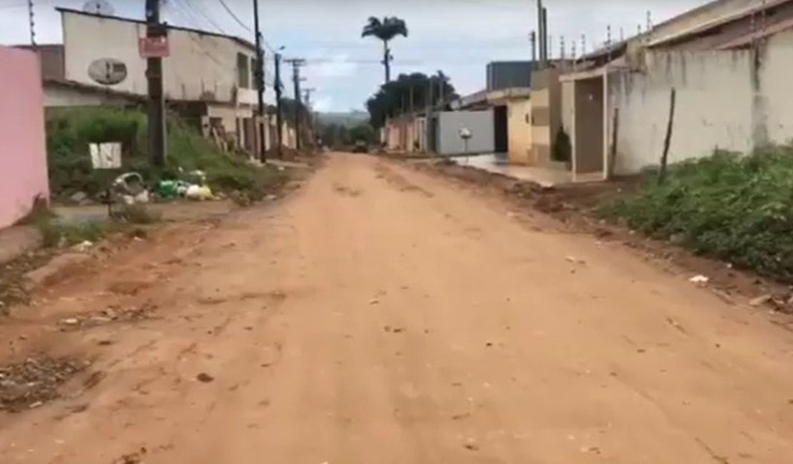 [Vídeo]  Moradores da rua Pedro Alexandre apelam por pavimentação em Arapiraca