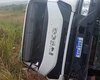 Motorista perde o controle e caminhão tomba na AL-115, em Arapiraca