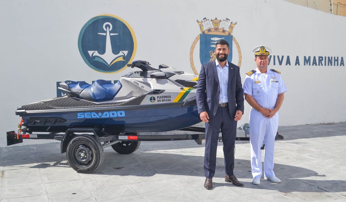 Deputado Federal Delegado Fabio Costa entrega moto aquática à Marinha em Alagoas