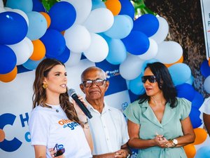 Ao lado do prefeito de Japaratinga, Marina Candia anuncia 200 cirurgias oftalmológicas pelo programa Olhar da Gente